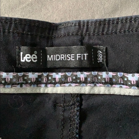 Lee shorts. EUC. - Picture 7 of 8